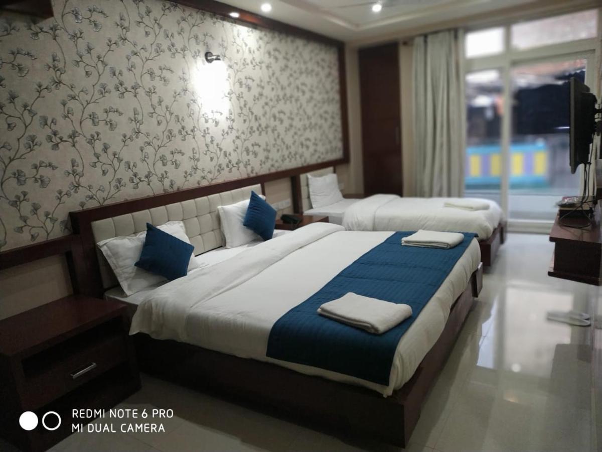 Hotel Sjr Varanasi Exterior foto