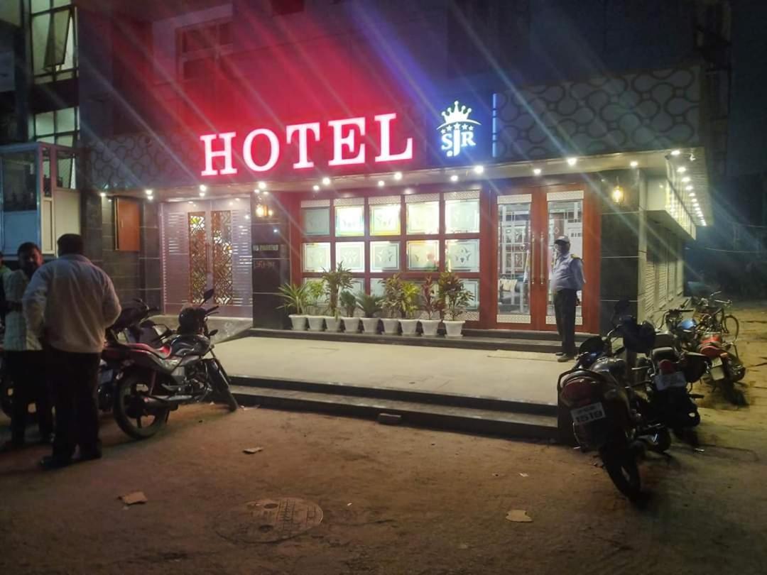 Hotel Sjr Varanasi Exterior foto