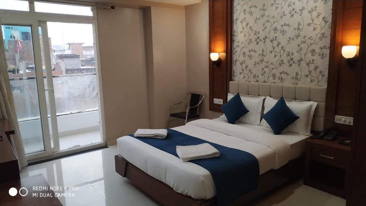 Hotel Sjr Varanasi Exterior foto